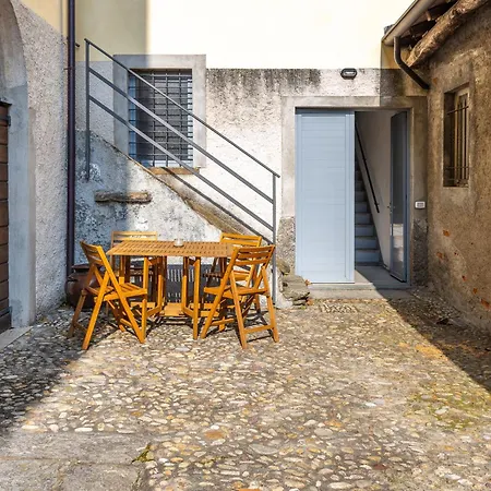 Corenno Plinio - Castello Oleandro Housing Among And Castle *